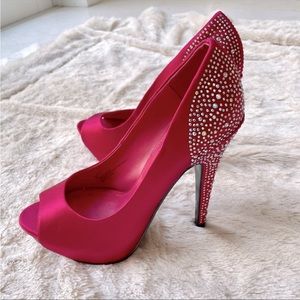 Steve Madden stilettos red with Crystal size 8
